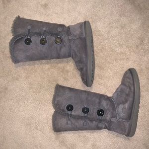 UGG Bailey Button